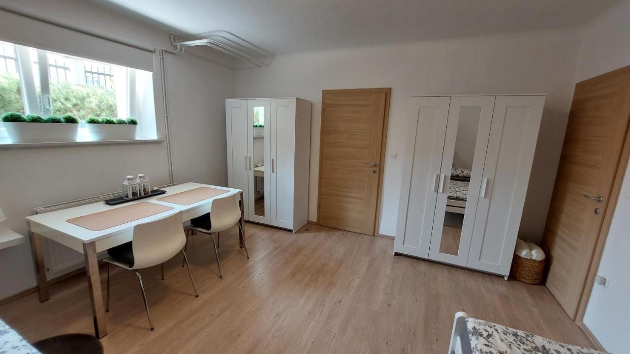 City Lodge Pine, Free Parking Любляна Екстериор снимка